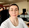 Olena Vorontsova hjelper ukrainere i Agder med sin hjelpeorganisasjon.,