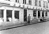 STREIK: I 1952 gikk HK til funksjonærstreik. Her er en streikevakt utenfor Maskinhuset.