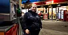STOR FORSKJELL: Kvinnelige servicemedarbeidere på bensinstasjon tjener i gjennomsnitt 5.160 kroner mindre i måneden enn sine mannlige kolleger, viser tall fra Statistisk sentralbyrå. Illustrasjonsbilde.