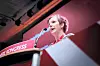 HK-tillitsvalgte Kristine Larsen ber alle om å sjekke at renholdsbedriften på jobben er godkjent.