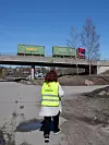 Regionkontorleder Renate Klopp i HK region Østlandet Sør på vei for å hilse på to streikende medlemmer.