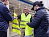 HK-leder Christopher Beckham delte ut streikevester til de streikende utenfor Ikea Planning Studio i Oslo.