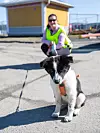 Aila Linneruds valp, Joy, ble med på streikens første dag utenfor Toyota Logistics Services Norway AS i Drammen.