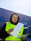 Thomas Grøvslien, klubbnestleder i Oda med lista over medlemmer og streikende.