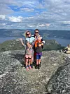 ALDRI SUR: Atle Steen og familien liker seg aller best når de er ute på tur.