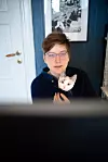 NETTVANT: Katten Halloumi er vant til å bli med på nettmøtene til matmor Anna Blix.