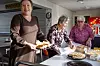 Fv. Karen Banggren leder de erfarne damene. Turid Tenåsen, i midten, har vært frivillig siden 1999, og Randi Vestli ble det for tre år siden.