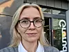 SPEILER BEFOLKNINGEN: Mona Brodalen forteller at ved Brilleland Grorud i Oslo er det en fordel at de ansatte har en mangfoldig bakgrunn.