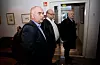 STÅR PÅ KRAVENE: Tariffavtalene må undertegnes for å unngå streik, framholder Bjørn Mietinen, nestleder i HK (t.v.). Med seg på meklingsmøtet har han Erling Hagen og Jon Olav Bjergene fra forbundets forhandlingsavdeling.