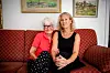 TO BLAD JOHANSEN: Marit Skui (t.v) er datteren til Karin Johansen. Hun forteller om en mor som var både selvstendig og sterk. Marianne Skui, barnebarnet til Karin Johansen, sier at mormoren hennes var stolt av arbeideridentiteten sin.