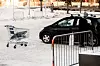 LEGG INN SELV: De ansatte skal ha minst mulig kontakt med kundene. Varene må de legge inn i bilen sin selv.