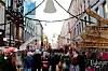 JULEHANDEL: Snart senker julefreden seg, men først skal vi bruke en haug med penger. (Fotomontasje).