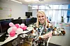 ROBOTENE GIR FORNØYDE KUNDER: Cicilie Stormo Mathisen leder arbeidet med robotiseringen i Sparebank 1 Nord-Norge. Fordi robotene gjør få feil får banken flere fornøyde kunder, sier hun.