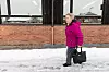 BESTEMT:  - Jeg klarer meg fint uten nettbank, for jeg får god hjelp av de kjekke kunderågiverne i banken, sier Oddveig Rønningen.