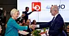 2023: Slik startet mellomoppgjøret for to år siden. LO-leder Peggy Hessen Følsvik og NHO-sjef Ole Erik Almlid hilser. Oppgjøret ble ikke løst før LO hadde streiket i fire dager.