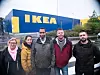 PROTESTERTE: Alejandra Berg, nestleder i klubben på kundesenteret, Kateryna Igoreva, tillitsvalgt i klubben, Fawsi Adem,  konserntillitsvalgt, Paal Flatabø, hovedtillitsvalgt i klubben og John Thomas Suhr, leder i Oslo/Akershus HK var blant dem som var tilstede på fanemarkeringen da kundesenteret holdt søndagsåpent.