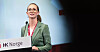 Cecilie Heyn fra talerstolen på landsmøtet til Handel og Kontor i 2024.