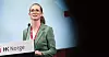 Cecilie Heyn fra talerstolen på landsmøtet til Handel og Kontor i 2024.