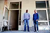 PÅ SISTE VERSET: Daglig leder Abdikarim Dahir Osmael (t.v.) og HK-tillitvalgt Akeel Alijabrey synes det både er trist og vanskelig at asylmottaket legges ned – spesielt for beboerne.