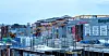 VELTET: Denne 60 meter høye krana veltet over kjøpesenteret Melhustorget i Trøndelag fredag.