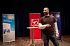 MOTIVERENDE:  Marco Elsafadi fikk fram både smil og diskusjon blant de frammøtte.