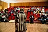 FAGFORENINGSMØTE: Beate Tvedt Johannessen (med ryggen til) var spent på hvor mange som ville møte opp da hun ønsket velkommen til felles fagforeningsmøte for kjøpesenteransatte i Bergen.