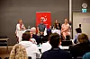 SOFAPRAT: HKs 
ungdomssekretær Vidar Hovland, 
HKs nestleder Christopher Beckham, Lizette Nilsson, ungdomssekretær i HKs svenske søsterfrobund Handels, og Iselin Blakkestad, leder i HKs ungdomsråd.