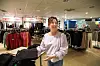 NY JOBB: HK-medlem Bodil Andersen jobber i Cubus på Halden Storsenter til butikken stenger for godt i august. Hun har fått ny jobb i Cubus i Fredrikstad.