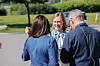 Lene Vågslid med nestleder Samra Akhtar og leder Christopher Beckham i HK.