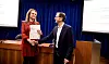 PÅ HØRING: Kulturminister Linda Hofstad Helleland tok imot rapporten fra søndagsutvalget. Nå skal den sendes på høring.