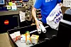 FÅ TARIFFAVTALER: Få Rema-butikker har inngått tariffavtale med HK. Franchisesystemet står i veien for tillitsvalgtes  innflytelse, mener forbundet.