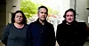 AVVENTENDE: – Jeg håper den fører til endring, men usikker på om den gjør det i virkelighetene. Hittil har jeg ikke sett tegn til forbedring for de ansatte i bedriften, sier Frid Melling Vågenes (f.v.). Her sammen med Robin Knutsen og Joakim Johnsen.
