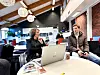 MYE ARBEID: Lærer Hanne Solveig Bakke har satt sammen undervisningsopplegget om fagorganisering på egen hånd. Hun etterlyser et ferdig opplegg rettet mot ungdomsskoleelever fra organisasjonene. Her sammen med lærerstudent Oddve Solberg.