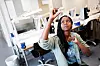 FOKUS: Samira Jama (37) tenker at optoteknikerutdanningen kan gi henne en pekepinn på om hun skal gå for den tre år lange optiker-utdanningen.