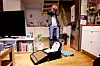 EN KOFFERT FULL AV FØLELSER: I den lille svare kofferten oppbevarer Mimoun Kandrouch sin private papirer fra det gamle livet sitt.  Å åpne den vekker sterke følelser.