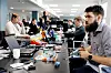 EGNE PROSJEKTER: Hver torsdag får utviklere og designere i Sparebank 1s utviklingsavdeling anledning til å fordype seg i egne prosjekter, eller å lese seg opp på teknologi de ikke kan. Det er en av grunnene til at Thor Christian Cusick setter pris på å jobbe der.