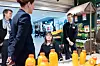 Victoria Hagerup og Alexander Burgos Magnussen fortalte hvordan deres hverdag er til arbeidsminister Tonje Brenna. Helt til venstre står Virke-direktør Bernt Gudmund Apeland.