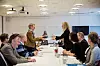 I GANG: Forhandlingslederne Peggy Hessen Følsvik i LO og Inger Lise Blyverket i Virke utvekslet fredag kravene i årets lønnsoppgjør. Nå har de en uke på seg til å bli enige.