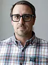 STØTTESPILLER: Adrian Miller-Moss er organisasjonsmedarbeider i HK Østlandet Sør og hjalp Aarum og kollegene gjennom prosessen med å få tariffavtale.