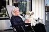 FINE DAGER: Valmestadrød med hunden Daisy nyter bedre framtidsutsikter etter at det ble kjent at hun får beholde AFP-en sin.