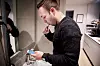 ALLTID MED: Svein Helge Liknes har et godt grep om telefonen - eller er det motsatt?