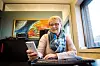 LIGGER UNNA E-POSTEN: Kristin F. Schnitler skiller så godt hun kan mellom arbeid og fritid, og lar være å trykke på e-post-appen på telefonen etter arbeidstid.