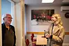 PARTIKAMERATER: Arne Olav Berg er stolt av at en sambygding har fått plass på Stortinget. Her er de i Arbeiderstuggu, partilagets møteplass på Løkken Verk.