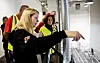 LITT SÅNN WOW. NNN-tillitsvalgte Therese Jacobsen forteller om arbeidslivet i Norge. For godt til å være sant, syns de besøkende.