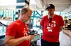SMITTEVERNTILTAK: Knud-Daniel Hansen og Mikael Schevik er opptatt av godt smittevern når de er ute på patrulje. Et av tiltakene er at alle skjemaer blir fylt ut digitalt.