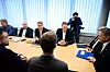 Riksmekler Mats Ruland (t.h.) med Norsk Industri og leder Harald Solberg til venstre for ham.