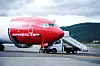 Driver  flyselskapet Norwegian sosial dumping eller kreativ virksomhet? Det er stortingspolitkerne uenige om, men samles i synet på at det er nødvendig med et bedre internasjonalt regelverk i luftfarten.