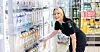 FORNØYD: Butikkansatte på Coop Mega Carl Berner, Amanda Lovise Stangvik Hogefeld.