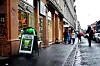SØNDAGSHANDEL: Er det godt vær, er gatene  - og butikkene - på Grünerløkka fulle av folk. Det er litt færre å se i dårlig vær.