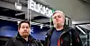 STÅR PÅ KRAVA: John Opsahl (t.v), Ørjan Larsen og 20 andre medlemmer ved Elkjøp Vinterbro vil ha betalt for alle timene de har jobbet ut over normal arbeidstid.